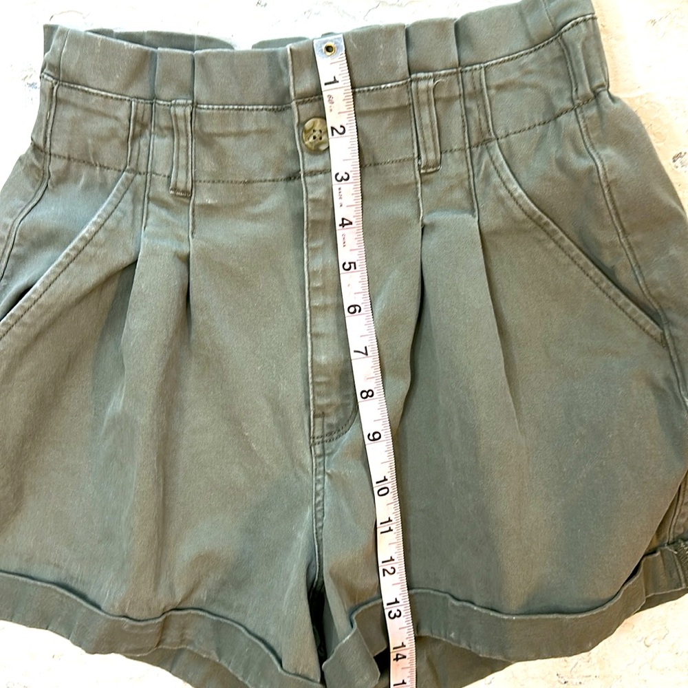 ✨✨Ultra High Rise Cargo Shorts✨✨ - Picture 4 of 4